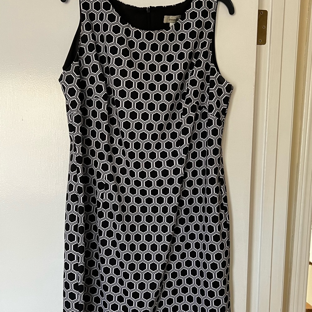 Figure flattering geometric design dress
